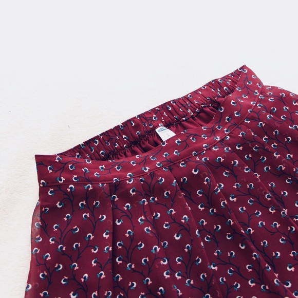 Old Navy Pleated Skirt - Picture 2 of 2